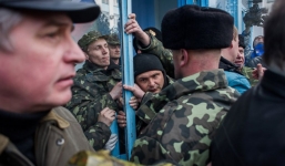 Tàu chiến bị tịch thu, quân đội Ukraine tiếp tục bị đe dọa