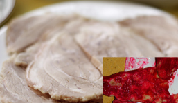 Hà Tĩnh: Thịt lợn luộc biến thành màu đỏ bất thường