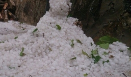 Mưa đá lớn bất thường ở Điện Biên