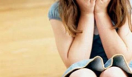 Chị nhiều lần cởi đồ, giữ chân em gái ruột cho chồng cưỡng bức