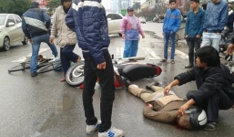 Đâm vào xe đạp, tài xế xe máy nguy kịch