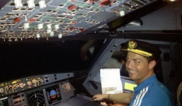 Thua Barca, Ronaldo thuê 4 chuyên cơ chở người thân tới World Cup