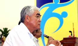 Không còn ‘ăn bóng đá’, chỉ còn ‘làm bóng đá’