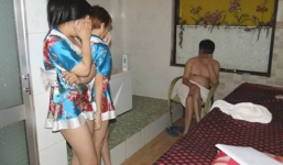 Bản tin 113 – sáng 25/3: Màn 'tắm tiên', kích dục trong quán massage…
