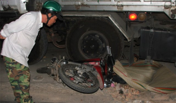 'Xe điên' gây tai nạn, người tham gia giao thông bỏ chạy toán loạn