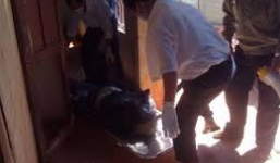 Cụ bà bị giết dã man, chết lõa thể trong nhà tắm