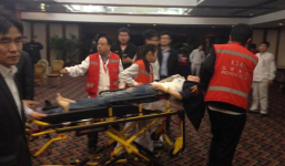 Ngất tại chỗ khi nghe tin máy bay MH 370 không còn ai sống sót