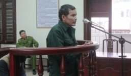 Vừa chơi 'trò vợ chồng' với bé gái xong, bị đưa thẳng lên công an
