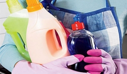 Bong tróc da vì nước tẩy rửa gây nguy hại