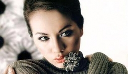 Siêu mẫu Ngọc Thúy 'đáp trả' chính thức kiện chồng cũ lên tòa án