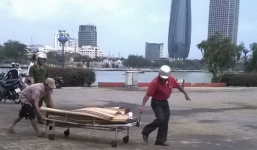 Phát hiện xác cô gái trẻ trương phình trôi trên sông