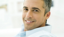 Đàn ông tóc bạc không phải đã già