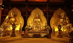 Đại gia Việt góp 'núi tiền' xây chùa dát vàng