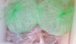 Hoảng hốt phát hiện bàn chân người đầy máu trên xe khách