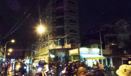 3 xác chết lõa thể trong phòng hát karaoke