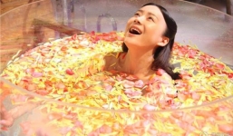 Dậy sóng cảnh tắm trần trụi của 'ngọc nữ' Viên San San