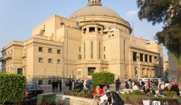 Clip nhóm sinh viên quấy rối cô gái, bắt cô gái cởi quần áo gây phẫn nộ