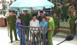 Phóng hỏa nhà hàng xóm khiến bé gái chết thảm