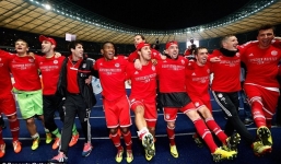 Thầy trò Guardiola tiệc tùng thâu đêm mừng vô địch sớm