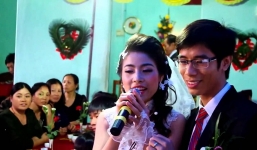 Clip: Bản cover 'Cơn mưa tình yêu' của cô dâu, chú rể cực hot