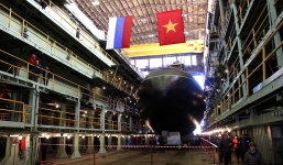 Nga hạ thủy tàu ngầm tàng hình thứ tư cho Việt Nam