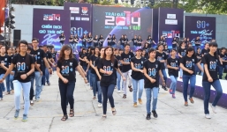 Clip 1.000 bạn trẻ nhảy flashmob sôi động chào đón Giờ Trái đất