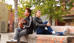 Cover 'Mình yêu nhau đi' của hai chàng du học sinh đồng tính