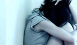 Xin ngủ nhờ, hiếp dâm con gái chủ nhà rồi chạy vào rừng trốn