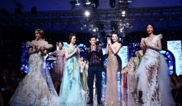 Hồng Quế diện váy xuyên thấu gợi cảm làm vedette