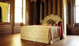 Đại gia ngủ siêu giường, nhà chăng thép gai có sướng?