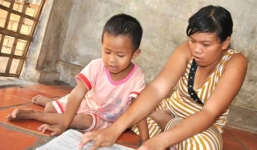 Bé 4 tuổi không biết nói, bỗng dưng biết đọc