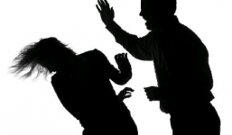 Bản tin 113 – sáng 1/4: Đánh ghen không xong lại bị chồng trói tay, đánh đập…