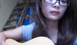 Gái xinh đàn hát 'Lặng thầm một tình yêu' hút hồn dân mạng