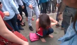 Lạnh gáy với clip nữ sinh Bãi Cháy xé áo, lột nội y 'đối thủ'