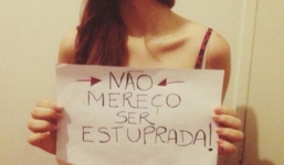 Thả rông vòng một để phản đối hiếp dâm