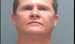 Cựu phi công sờ soạng bé gái 14 tuổi trên máy bay