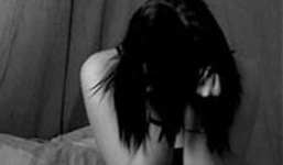 Bé gái có thai, nhiều trai làng hồi hộp