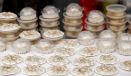 Chùm ảnh người Hà Nội đón Tết Hàn thực