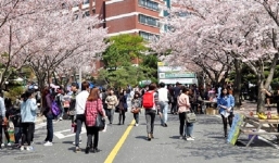 'Mất một đống tiền cho con du học, không ngờ lại khổ thế này'