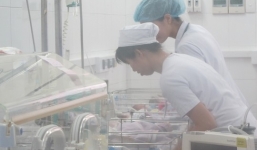 Một sản phụ đẻ rớt ở 'cà phê bệt' Hàn Thuyên