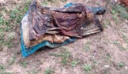 Phát hiện xác người chết khô trên biển quảng cáo