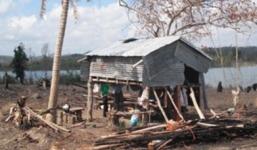 Bị phát hiện 'thân mật' trong nhà chòi, chị dâu em chồng cùng tự tử