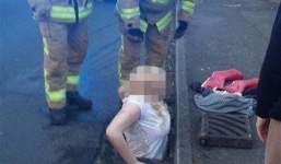 Cứu thoát cô bé mắc kẹt dưới cống nước