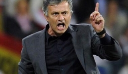 Mourinho phát điên chửi học trò tới tấp sau trận thua mất mặt trước PSG