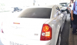 Xe limousine đưa đón Van Nistelrooy và chiếc cúp C1 ở Sài Gòn