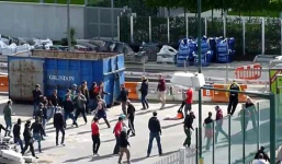 60 côn đồ la hét ầm ĩ, vác mã tấu diễu hành khắp phố