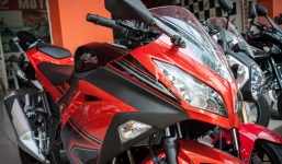 Kawasaki Ninja 300 ABS 2014 có mặt tại Việt Nam