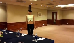 Phần catwalk điêu luyện của á quân VNTM 2012 Kha Mỹ Vân