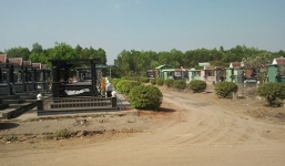 Xây mộ cũng... độc quyền