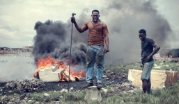 Cảnh mưu sinh trong khí độc ở bãi thải điện tử lớn nhất thế giới